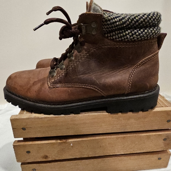 B Women’s Westbound Boot New without box Convenience Hiking suede weatherproof - Picture 7 of 12